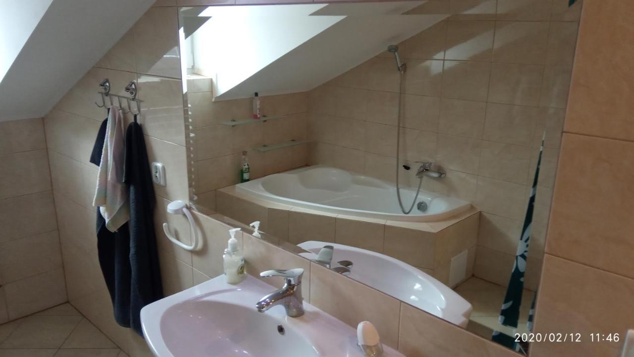 Apartament W Domu Na Wsi Tomaszów Lubelski Exterior foto